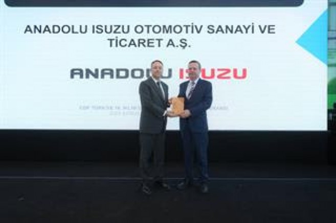 ANADOLU ISUZU ÖDÜLE DOYMUYOR