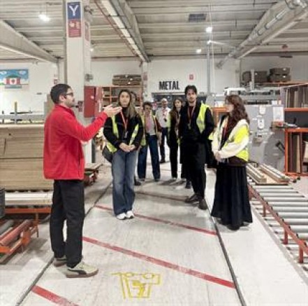 ÇİLEK GENÇ TASARIMCILARA YUVA OLDU