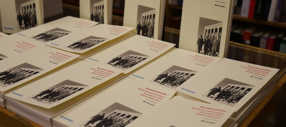 EFEMERALARIN İZİNDE BİR DÖNEM: DEMOKRATNÂME YAYIMLANDI