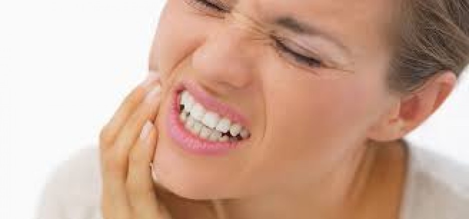 GEÇMEYEN BAŞ AĞRISININ SEBEBİ DİŞ SIKMA OLABİLİR