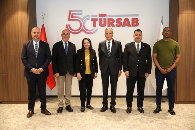 GÜNEY AFRİKA TURİZM BAKANI PATRICIA DE LILLE TÜRSAB’I ZİYARET ETTİ