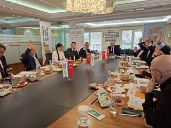 GÜVEN  TAZELENDİ AYNI BAŞKANLA YOLA DEVAM