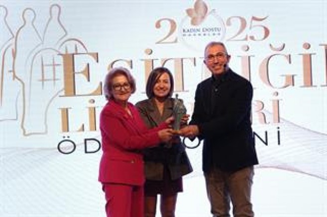 KADINLAR YİNE EŞİTLİKLE ÖN PLANDAYDI