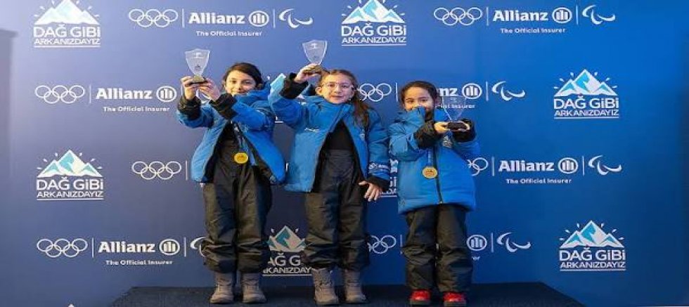ARKALARINA DAĞ GİBİ ÖDÜL ALDILAR