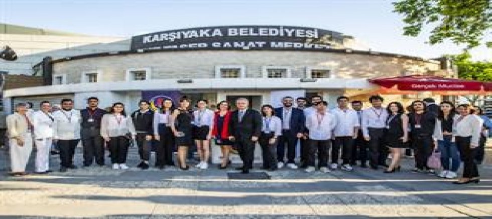 EĞİTİM İÇİN NE YAPILSA AZ