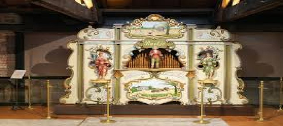 KOÇ MÜZESİ'NDE DANS ETTİREN ORG