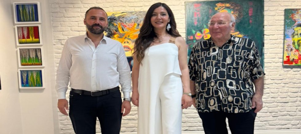 YAZ KOKLU SERGİ AÇILDI