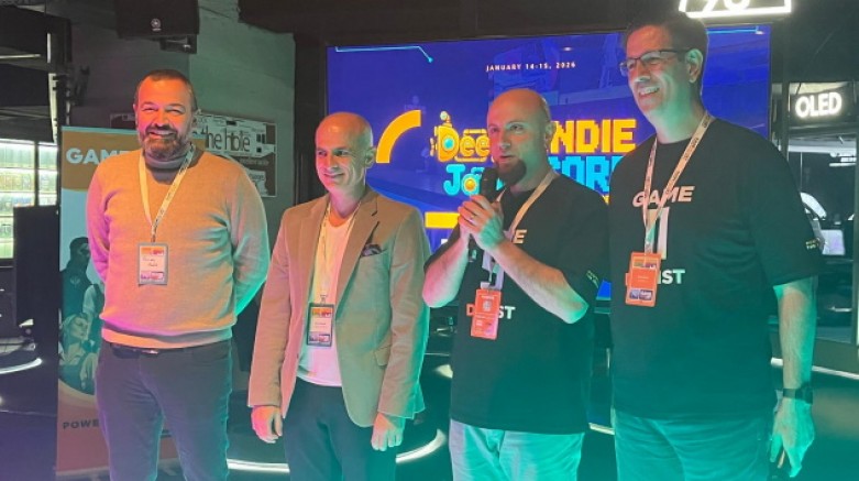 OYUN İÇİNDE OYUN OYNADIAR