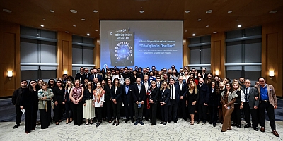 BU KİTAP DİJİTAL DÖNÜŞÜMÜ ANLATIYOR
