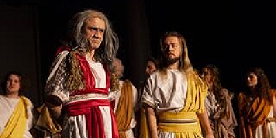 BU TİYATRO HAKİKATEN ‘Bİ DEĞİŞİK’