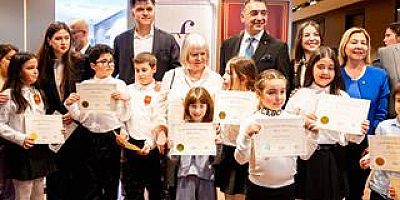 CENTRAL HOSPITAL’DA “DOĞUDAN BATIYA ÇOCUK GÖZÜNDEN GELECEĞİN DÜNYASI” TEMALI RESİM SERGİSİ AÇILDI