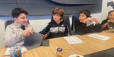 ÇİLEK GELECEĞİN TASARIMCILARINA SAHİP ÇIKIYOR