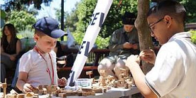 ÇOCUKLAR KARNE SEVİNCİNİ DOYASIYA YAŞADI
