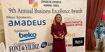 EBRU ÖZDEMİR BU ÖDÜLLE NE KADAR ÖVÜNSE AZ!!!