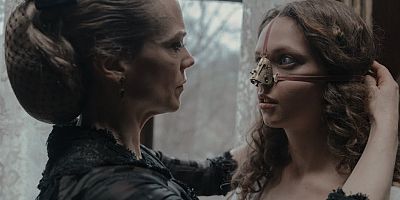 GELENEKSEL ANLATILARI TERS YÜZ EDEN BİR MASAL: ÇİRKİN ÜVEY KARDEŞ, SADECE MUBI’DE