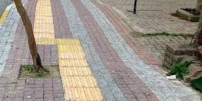 GÖRME ENGELLİLER MERSİN KALDIRIMLARINDA YÜZDE YÜZ ERİŞİM BEKLİYOR