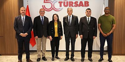 GÜNEY AFRİKA TURİZM BAKANI PATRICIA DE LILLE TÜRSAB’I ZİYARET ETTİ