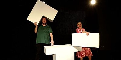 HEM ÖZGÜRCE HEM CESURCA