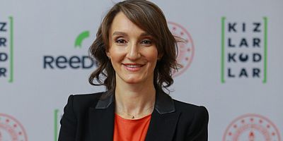 ‘KIZLAR KODLAR’ İKİNCİ YAŞINI KUTLUYOR