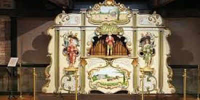 KOÇ MÜZESİ'NDE DANS ETTİREN ORG