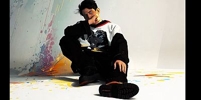 OZAN BAYRAŞA'NIN YENİ ŞARKISI İZLERİ BELLİ VE AI DESTEKLİ YENİ KLİBİ YAYIMDA!