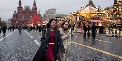 RUSLAR GEZMEYİ SEVİYORMUŞ