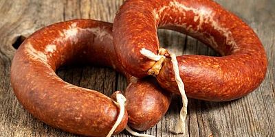 SAĞLIKLI SUCUK ÜRETİMİ AZALDI; MEYDAN MERDİVENALTINDAN BİLE KÖTÜ SAĞLIKSIZLARA KALDI