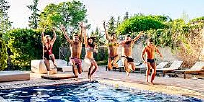 TURİZMDE HEDEF 100 MİLYAR DOLARLIK GELİR