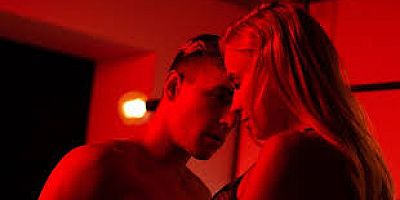 UZMANLAR ONAYLIYOR: KIRMIZI IŞIK CİNSELLİĞİN YEGANE MİHMANDARIDIR!