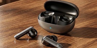 YENİ BİR KULAKLIK DAHA