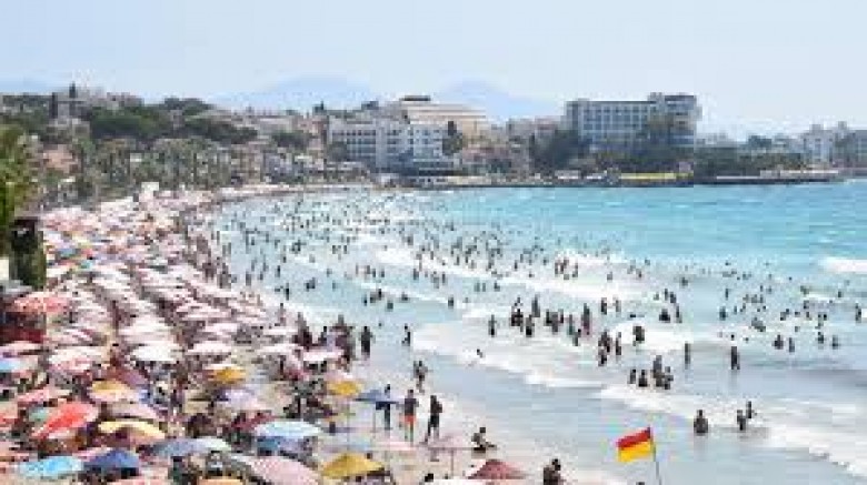 TURİZM GELİRLERİ DE TURİST  SAYILARI DA PATLAMA YAPMASA DA ÇOK İYİ SAYILABİLECEK DÜZEYDE!!!